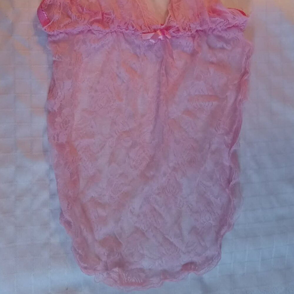 Pretty retro minimalist pink top in elastic lace backless straps tie at the neck